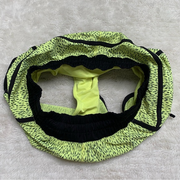 Lululemon Tracker Short III 4-way Stretch Dottie Dash Clarity Yellow Black Sz 6 - Picture 7 of 9